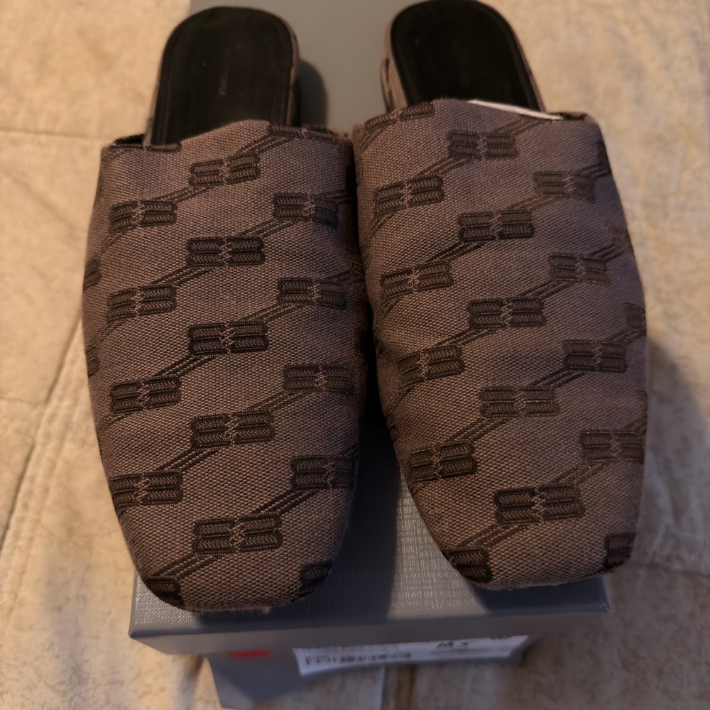 Balenciaga Brown Patterned Loafers - Picture 4 of 9